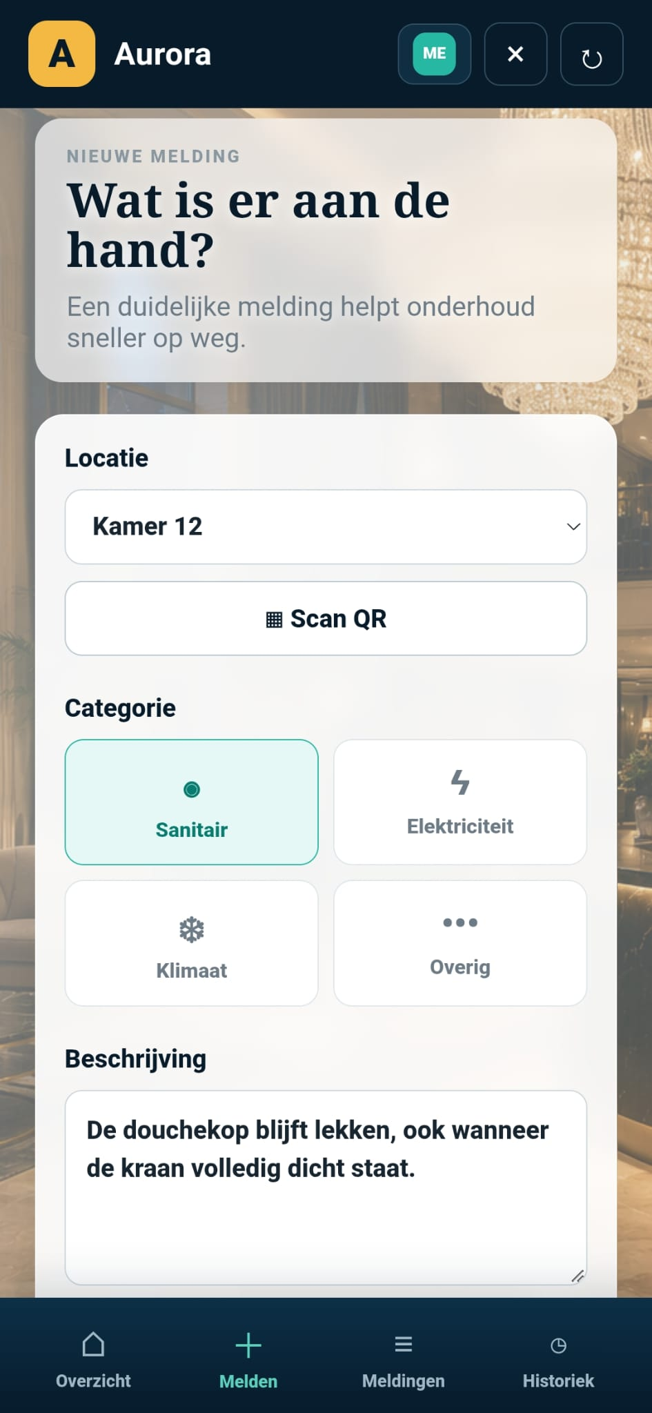 Echte Aurora Hotel-demo op smartphone: een melding voor kamer 12 invoeren